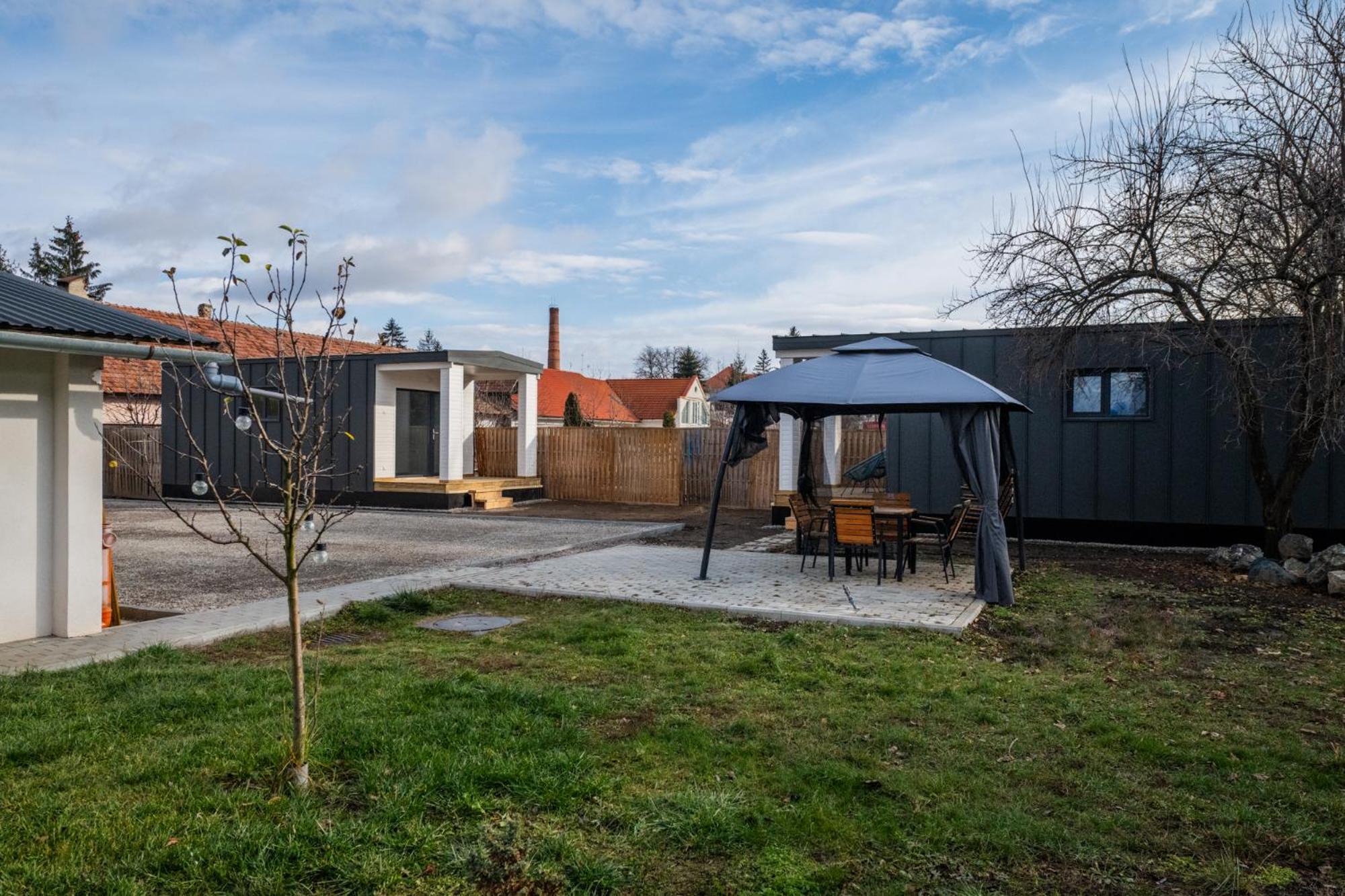 Pixel - Tiny Village Tîrgu Secuiesc Exterior foto